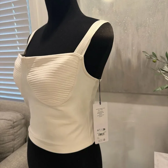 ***SOLD*** NWT ALO Yoga Airlift Turn It Up Bra Tank in Ivory Cream L - Picture 3 of 13